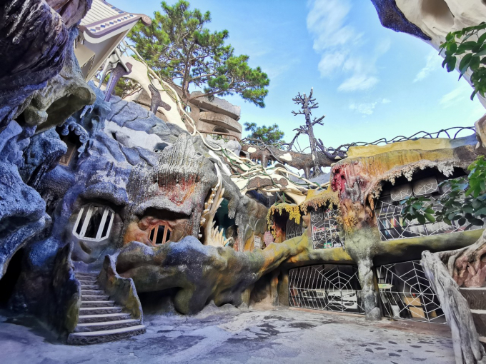 Hóa thân thành Alice in Wonderland tại ngôi biệt thự kỳ quái Crazy House Đà Lạt
