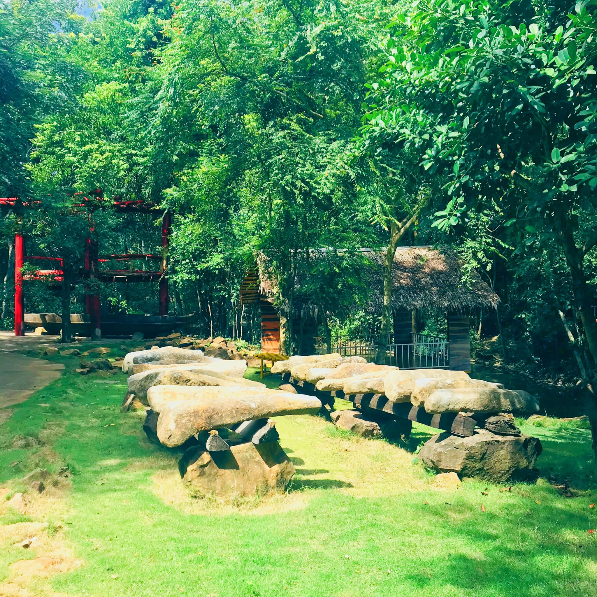 Khu du lịch sinh thái Troh Bư – Nơi quy tụ 3 kỷ lục Việt Nam