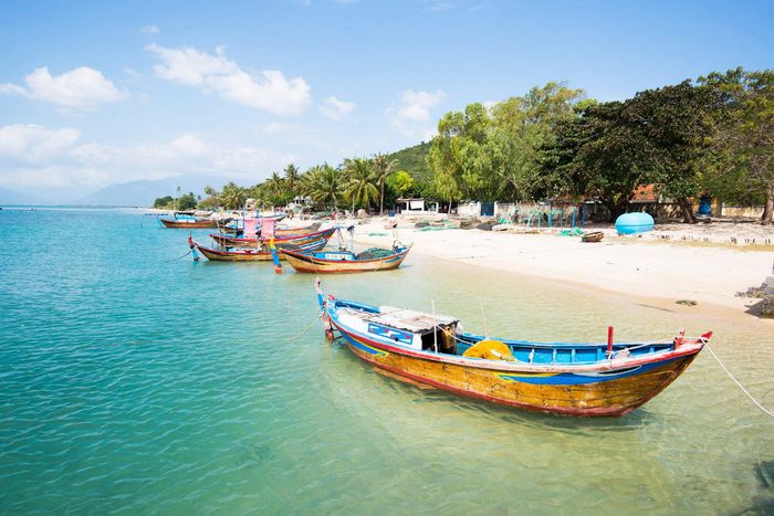 Nhũ Tiên Nha Trang - Có gì ở bãi biển hoang sơ giữa vùng vịnh?